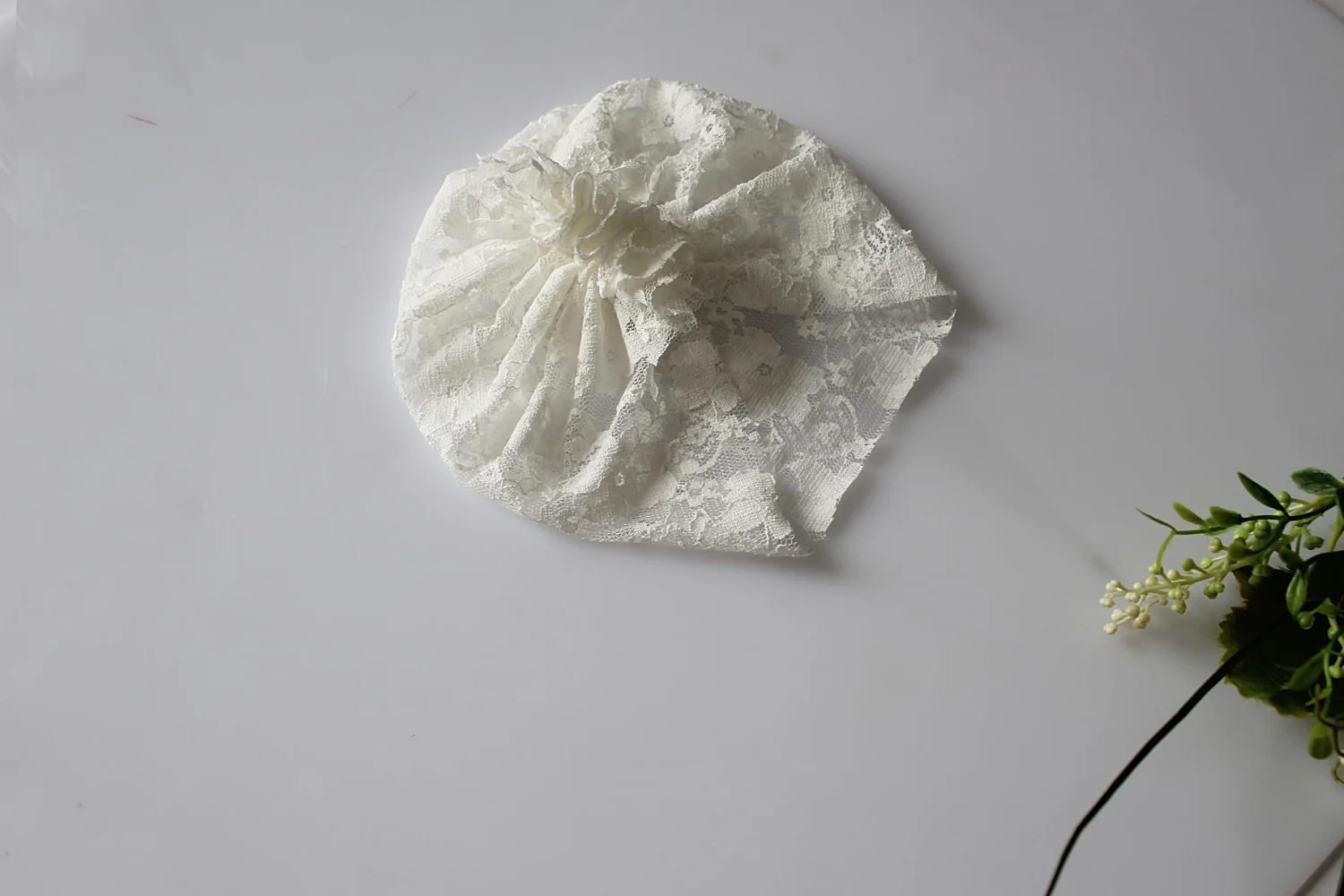 Czapka turban koronka  ecru  damski