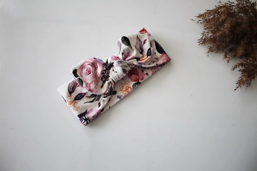 Opaska pin up romantyczne kwiaty szeroka 8 cm 