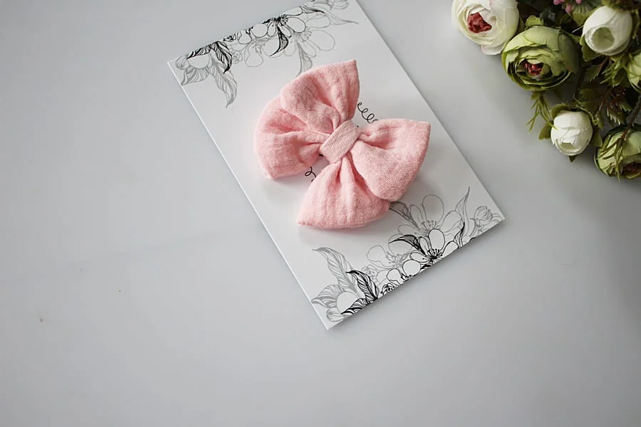 Spinka kokardka muślin róż  ok 7x7 cm