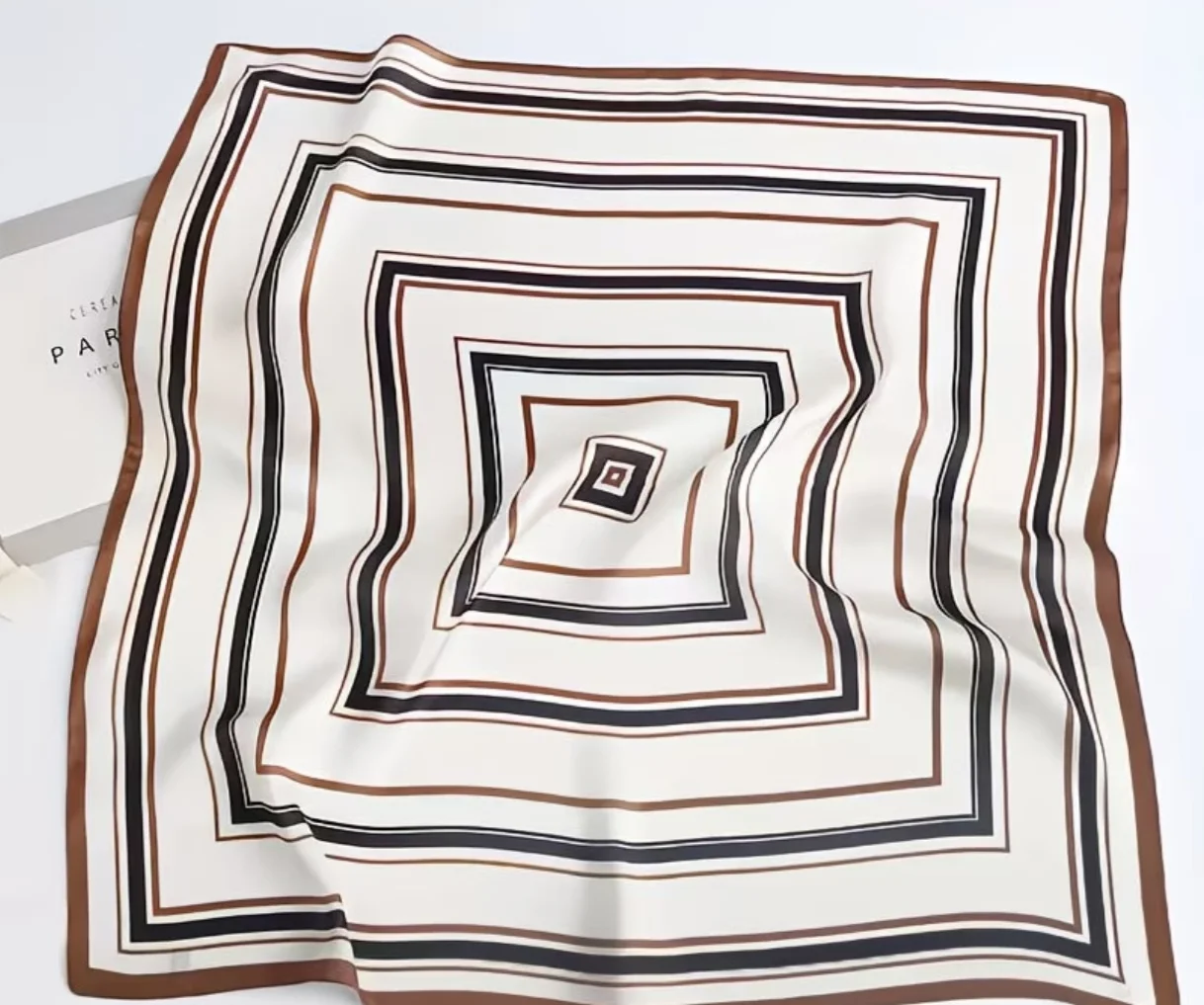 Apaszka duża satynowa ok 70x70 pasy brąz beż 