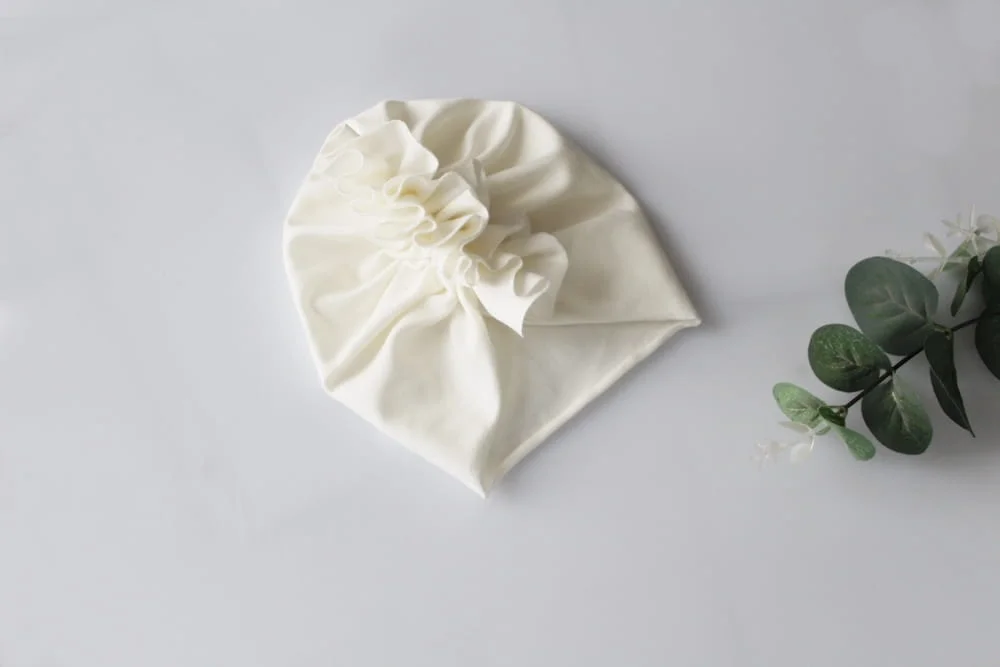 Czapka turban lekki ecru chrzest lato wiosna