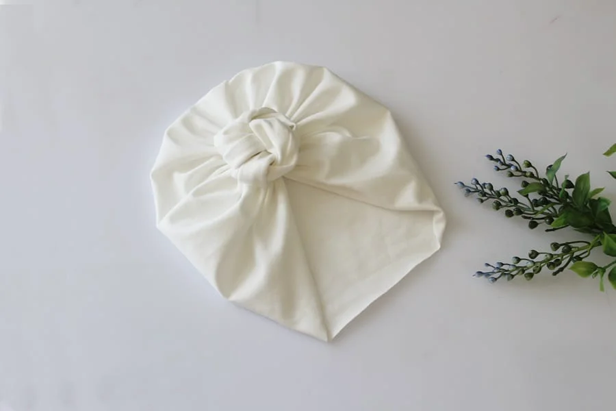 CZAPKA turban lekki pączek ecru Chrzest 